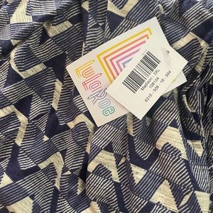 ❤️ LULAROE Madison skirt. NWT